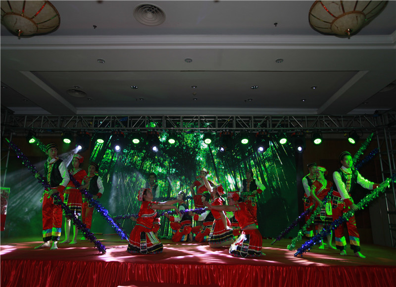 敬献贵玻年会，自排舞蹈